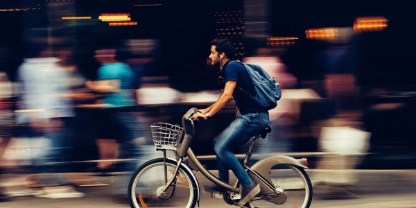Jak dojechać rowerem do pracy bez przemakania od potu?